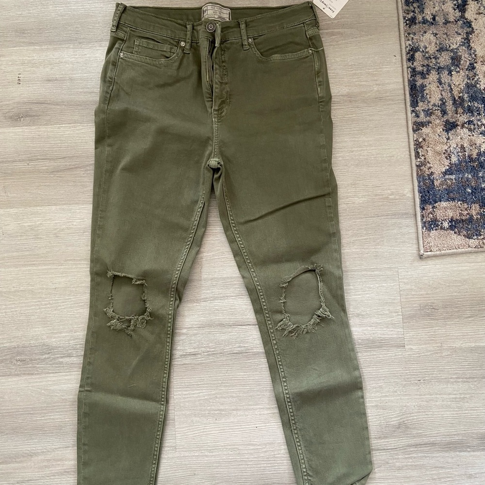 Never worn free people ripped jeans